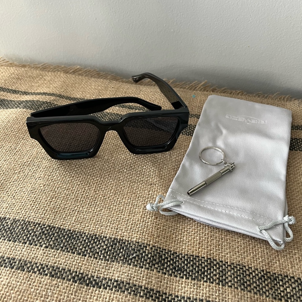 AIEYEZO Square Sunglasses in Black/Grey